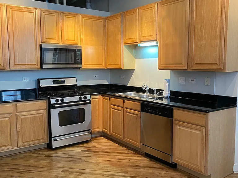 4101 S Michigan Ave #T4 — Photo 1