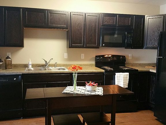 2nd image of 202 Fox Hills Pkwy #36f0316d6