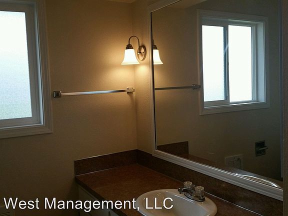 4th image of 403 SE 118th Ave