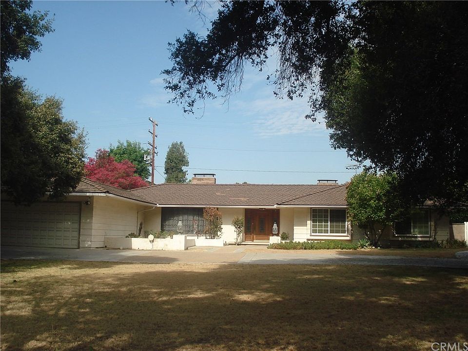 1st image of 1235 Oakwood Dr