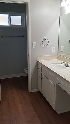 4th image of 6235 Comstock Ave #5