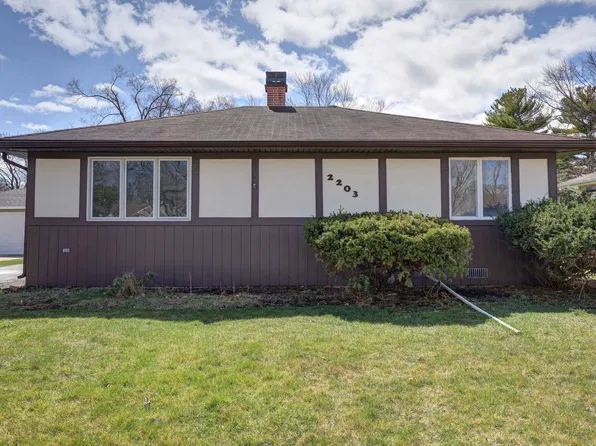 2203 Campbell St, Rolling Meadows, IL 60008