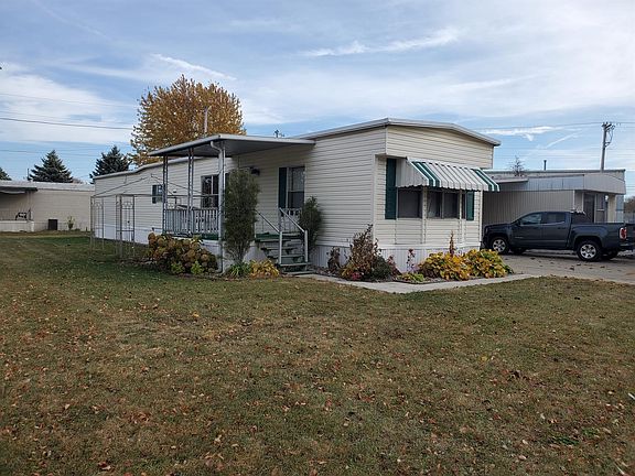 Exterior Image-3-VICTORIAN Redbud Estates