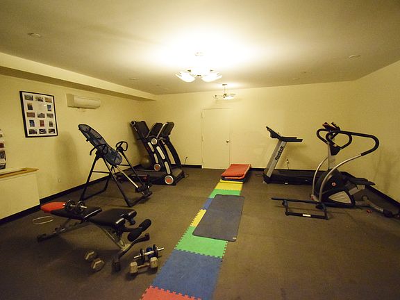 4th image of 252 18th St APT 3B