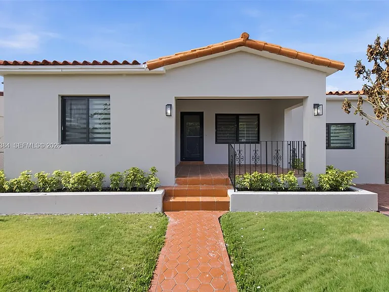 5000 SW 5th Ter — Photo 1