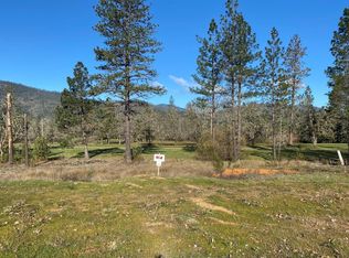 1392 Golf Club Dr, Cave Junction, OR