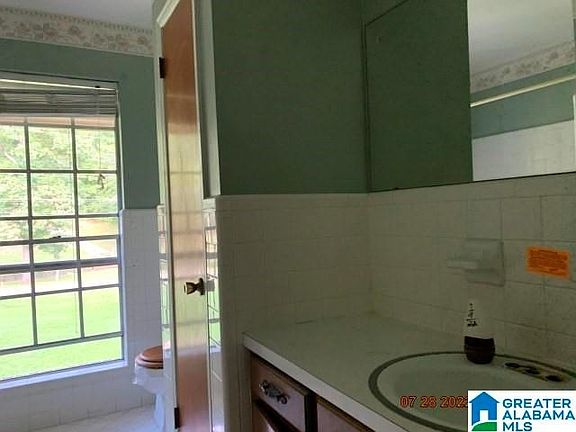 5th image of 520 E Forest Dr