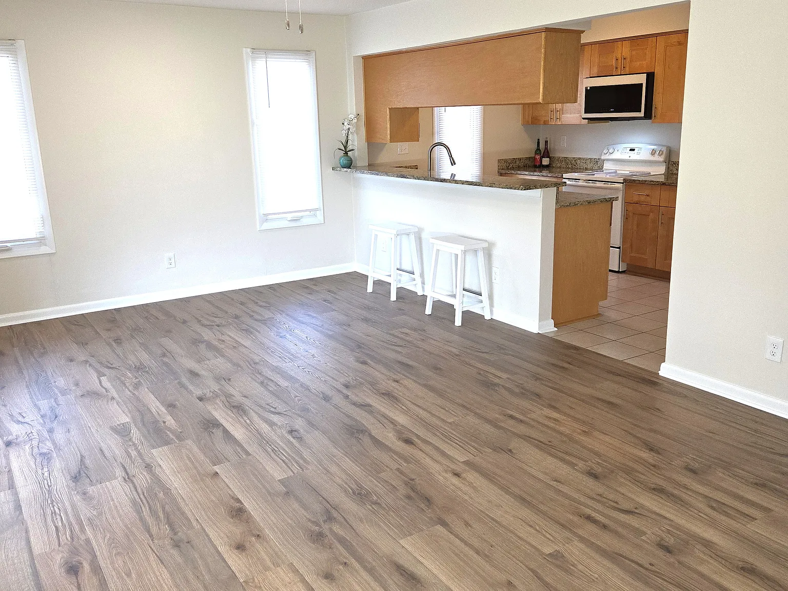 2 bed, 1105 sqft, $1,995 — Photo 4