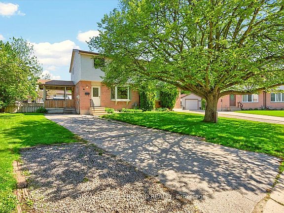 3rd image of 9 Parcreek Pl