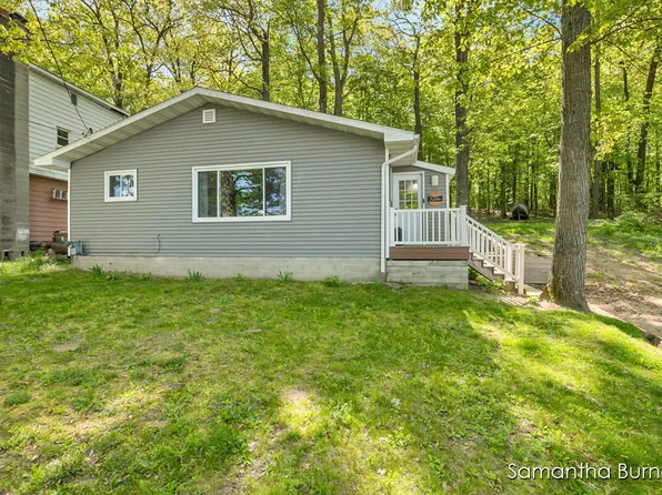 16950 Shawano Dr NE, Sand Lake, MI 49343