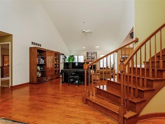 4th image of 2630 Pin Oak Dr