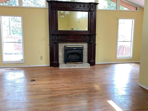 4th image of 1005 Barclay Dr