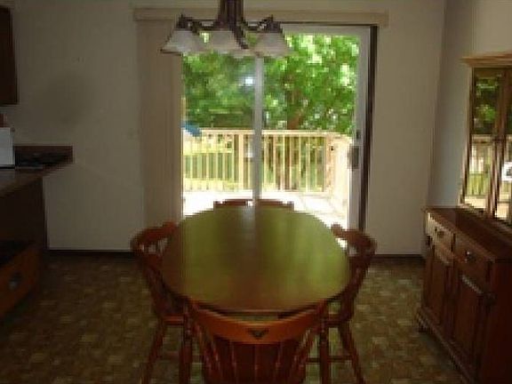 3rd image of 605 Park Dr