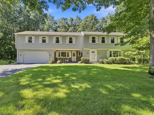 76 Mohawk Dr, Longmeadow, MA 01106