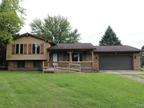 1440 E Sawdust Corners Rd, Lapeer, MI 48446