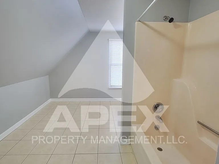 2028 Woodrow Dr — Photo 21