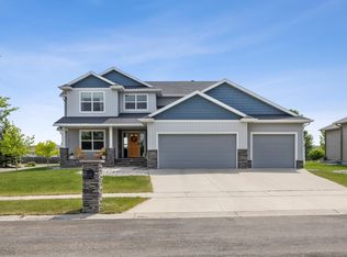 2200 39th St S, Moorhead, MN 56560