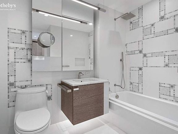 5th image of 1 City Poin APT 16G
