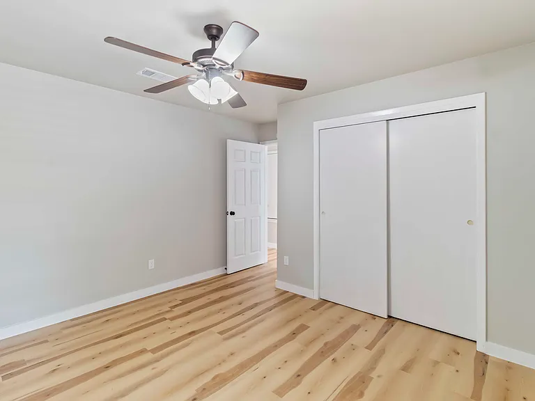 701 Balcones Dr #E — Photo 13