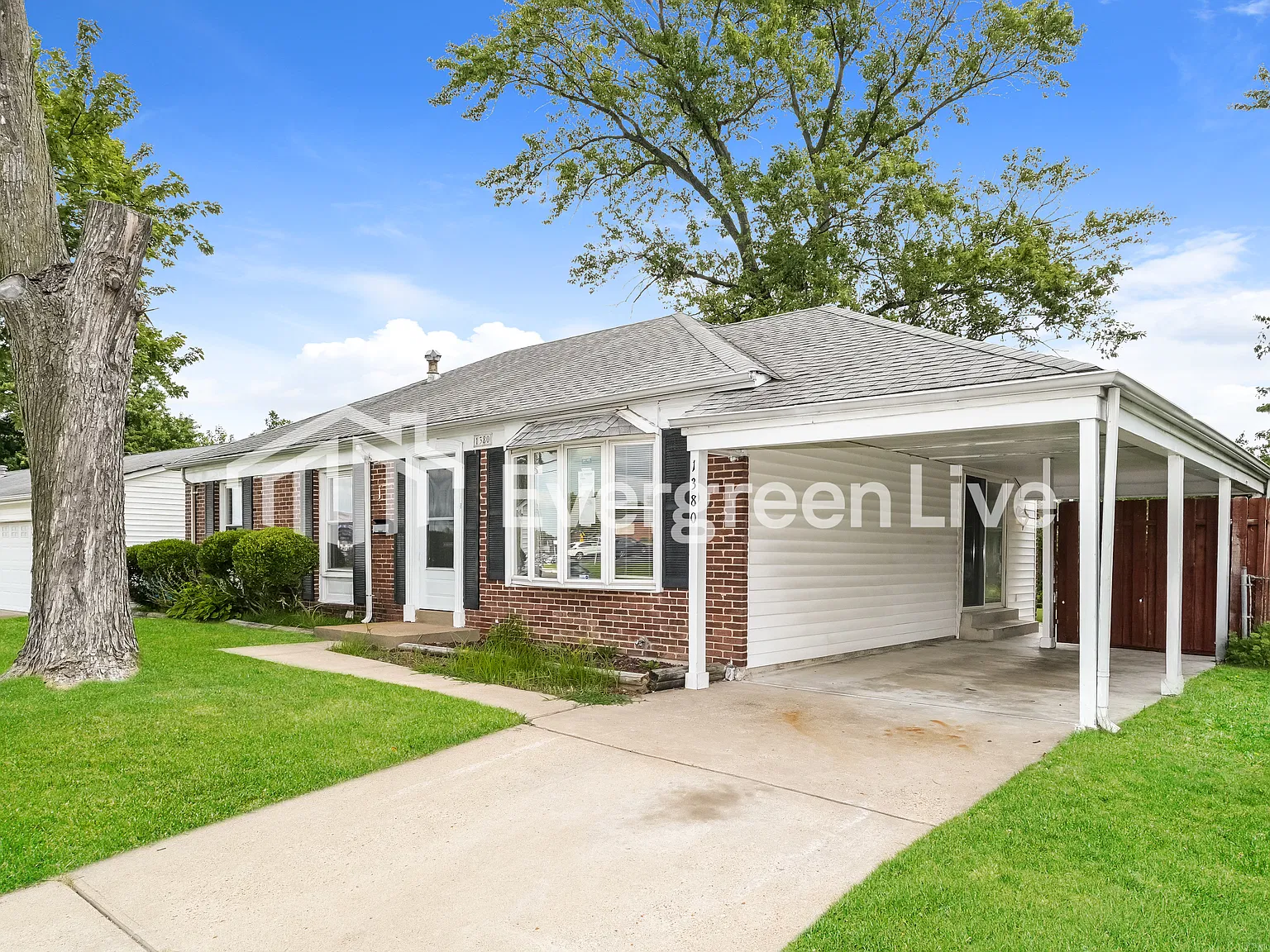 3 bed, 1.5 bath, 1247 sqft, $1,495 — Photo 2