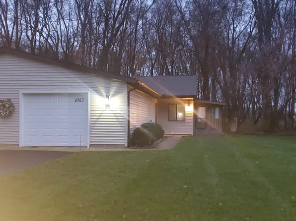 1023 Wedgewood Dr, Plainwell, MI 49080