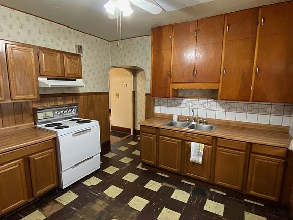 4th image of 710 Chestnut St