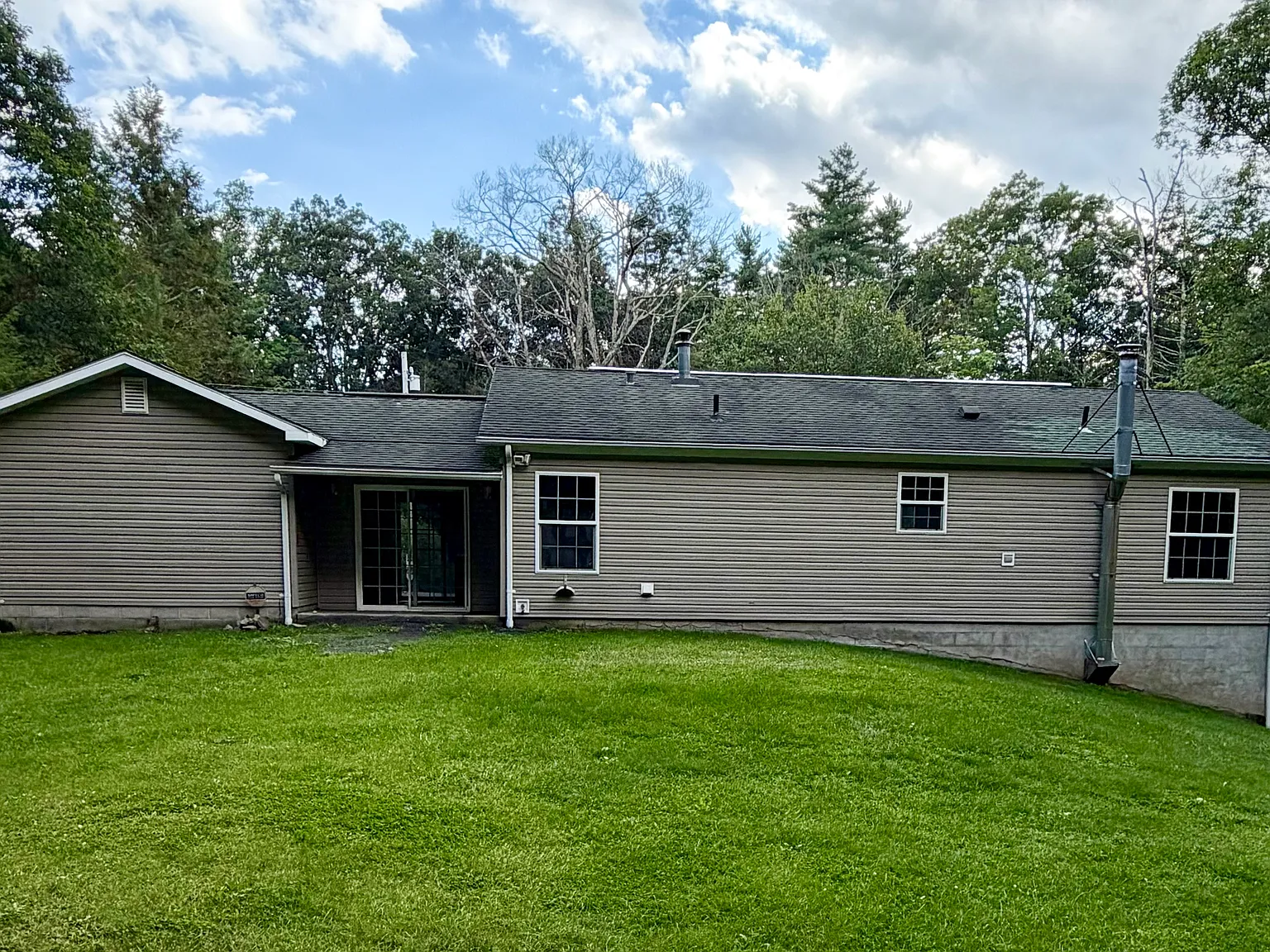 2 bed, 1.5 bath, 1200 sqft, $2,400 — Photo 3