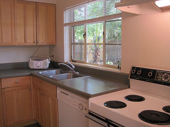 4th image of 212 E Kaley St