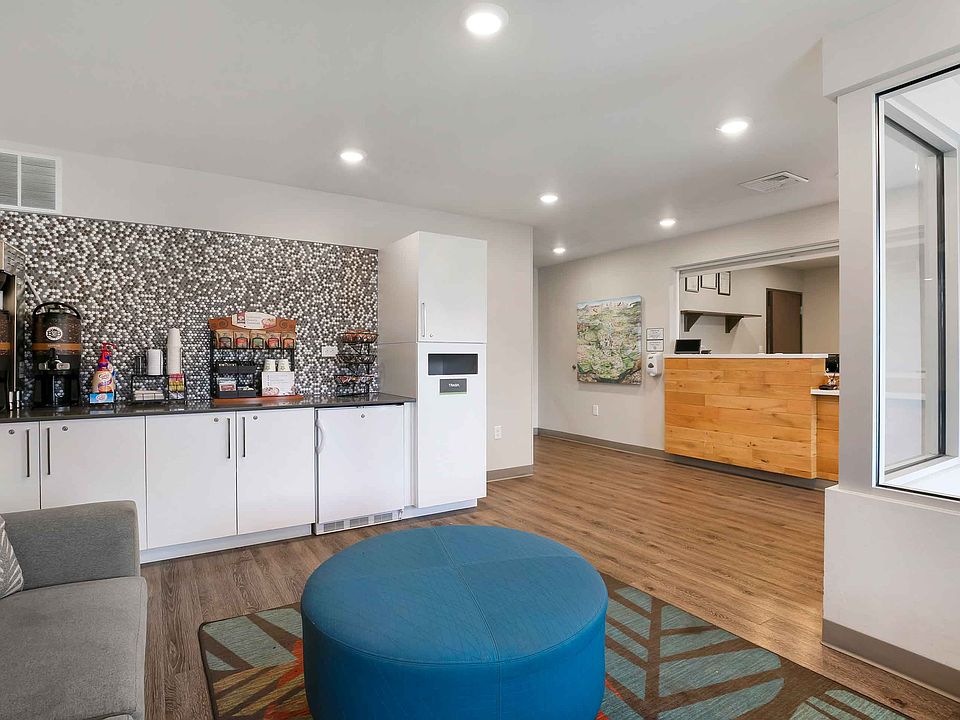 Lobby and Guest Check-in