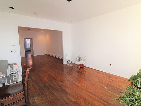 3rd image of 190 Columbia St APT 2