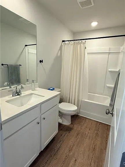 1030 Sutherland Ln — Photo 12