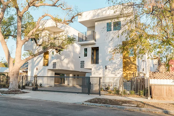 5244 Cleon Ave #5244 AND A HALF — Photo 37