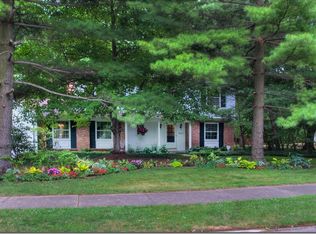 2224 Chestnut Hills Dr, Cleveland Heights, OH 44106