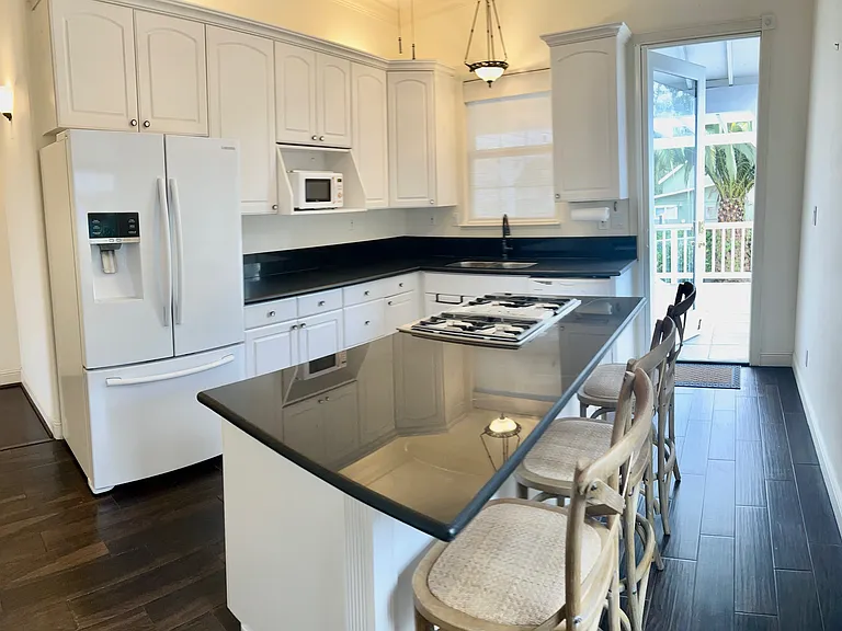 865 Vallejo St — Photo 3