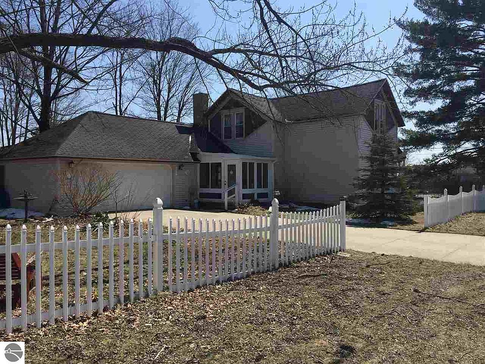 114 W Dresden St, Kalkaska, MI 49646 Zillow