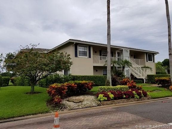 3rd image of 26 Stratford Ln W APT C