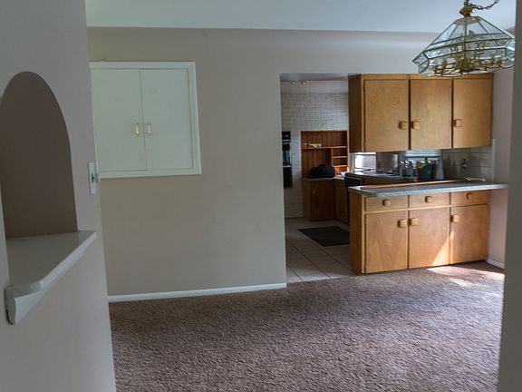 4th image of 502 S Pinegrove Ave
