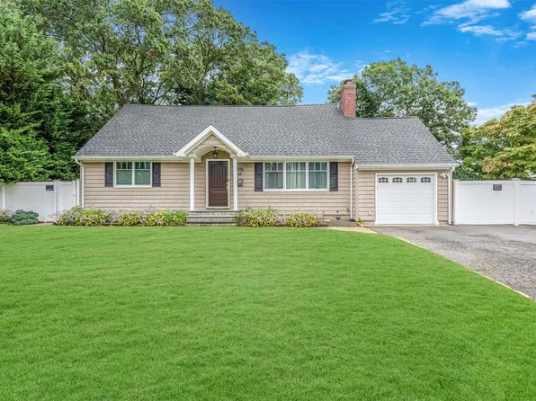 325 W 12th Street, Deer Park, NY 11729