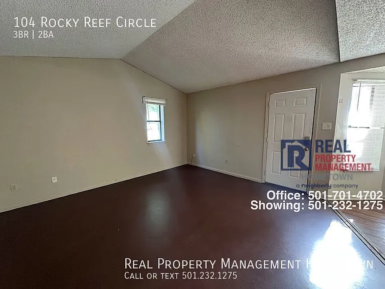 104 Rockyreef Cir — Photo 2