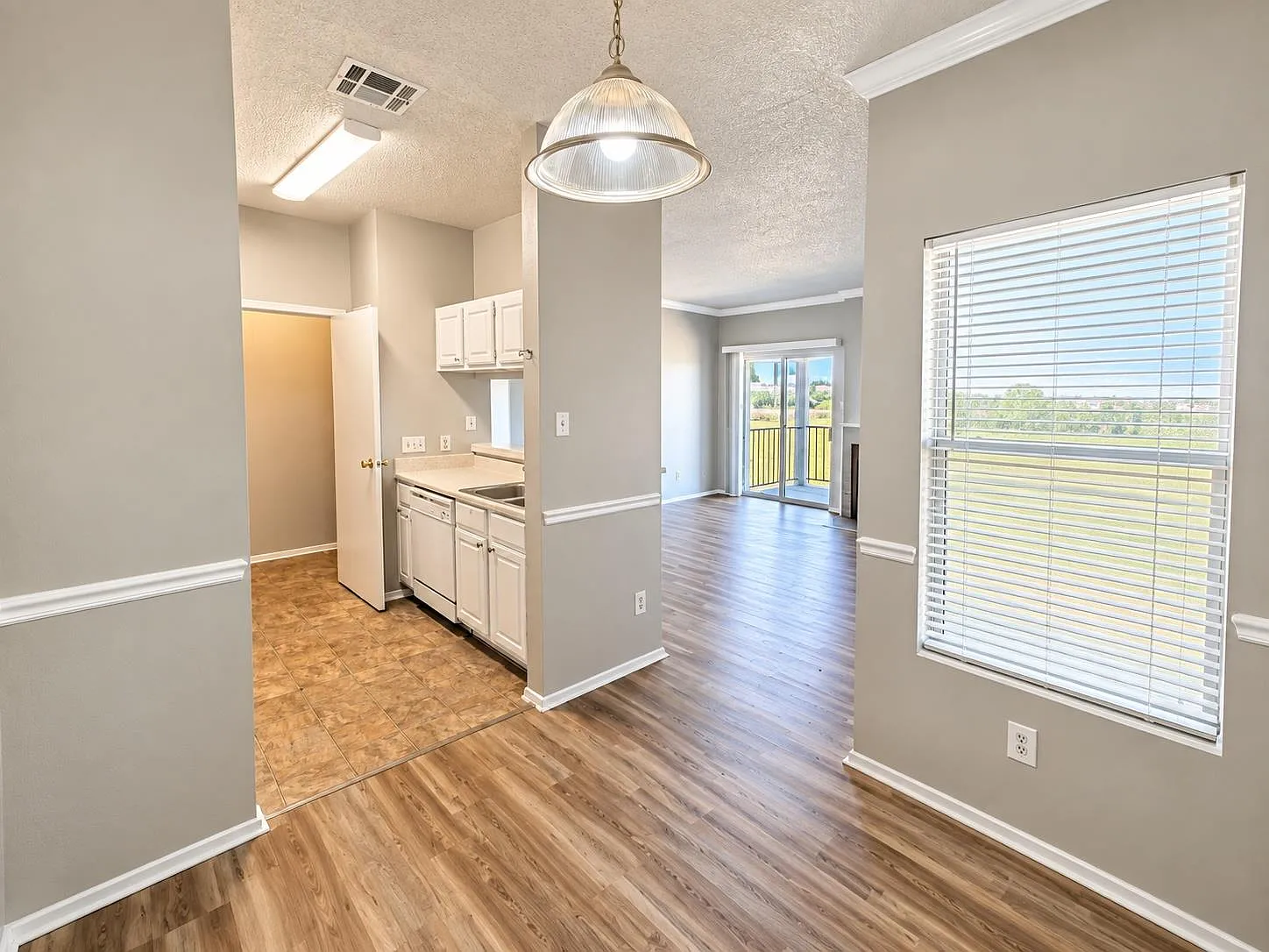 1 bed, 1.0 bath, 657 sqft, $895 — Photo 4
