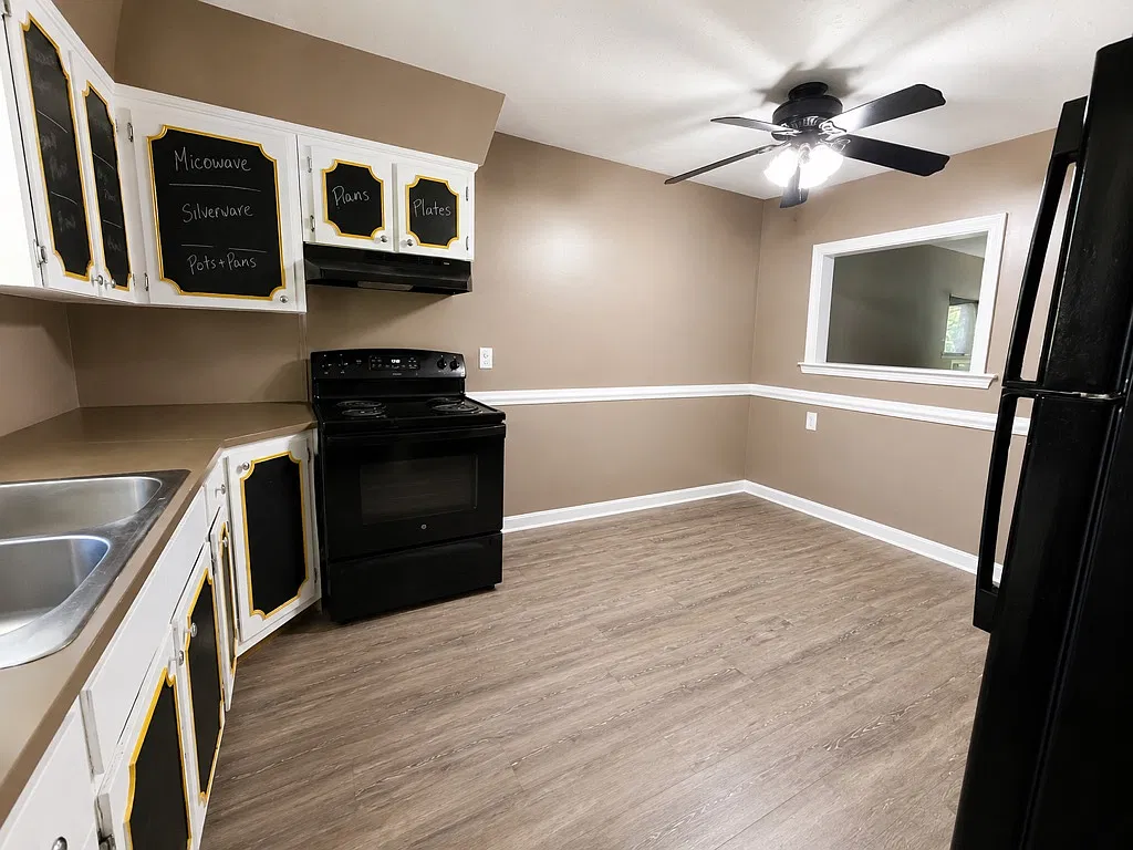 2 bed, 897 sqft, $1,200 — Photo 2