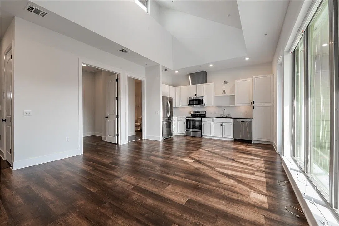 1 bed, 1.0 bath, 906 sqft, $1,900 — Photo 4