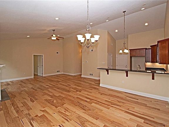 5th image of 904 Copper Creek Trl