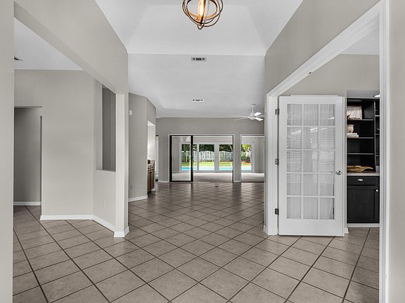 4th image of 904 Lido Cir
