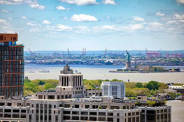 Rented by Compass | media 18