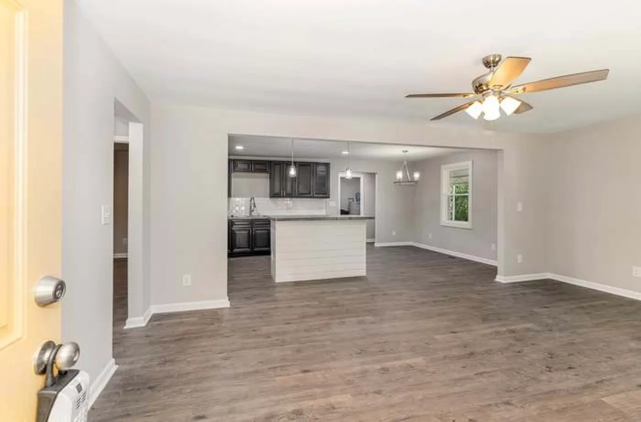 3 bed, 1300 sqft, $1,850 — Photo 4