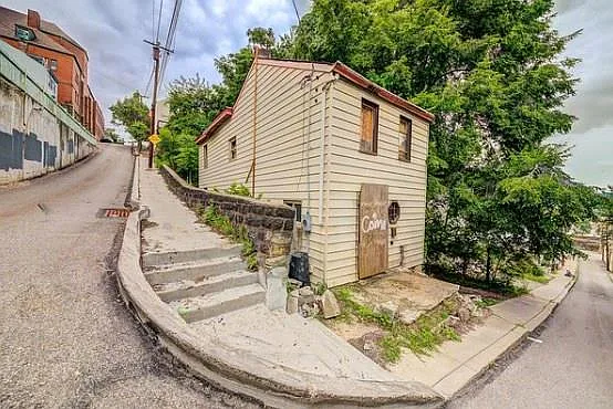 32 Eleanor St photo 1