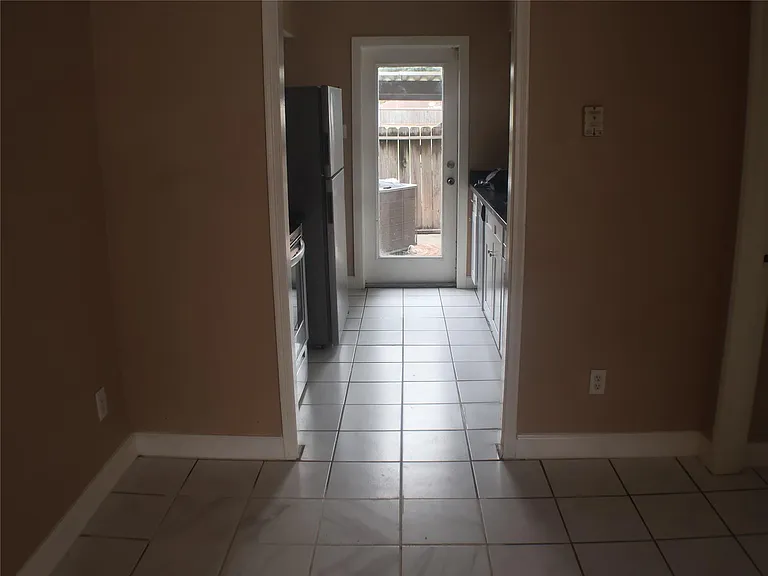 7700 Creekbend Dr #33 — Photo 4