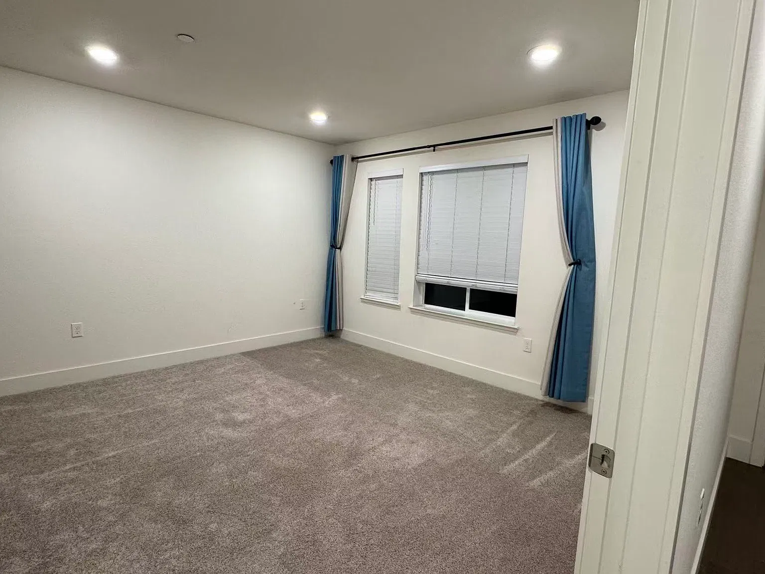 4 bed, 3.5 bath, 2292 sqft, $5,200 — Photo 4
