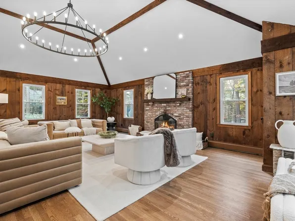 143 Peakham Rd, Sudbury, MA 01776